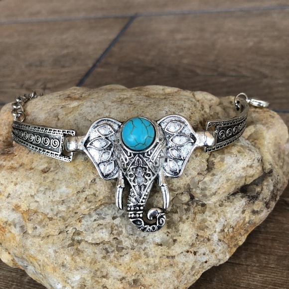 Silvertone Elephant Necklace Bracelet Set - Picture 10 of 11